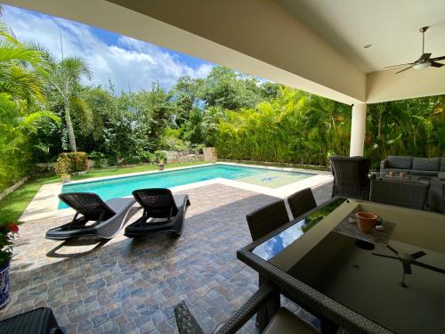 Casa Arnold - Luxurious 4 bedroom villa with pool in Puerto Aventuras, Mexico