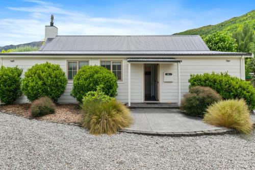 Gold Rush Cottage - Arrowtown Holiday Home