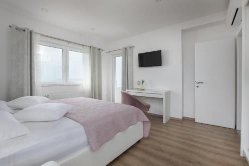 Luxury Holiday Home Dioniz - image 8