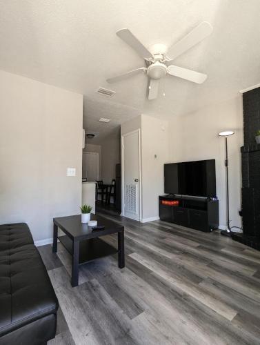 Adorable 2bed1bath Unit Sleeps 4 Close To Town Center Downtown Beach Mayo Clinic in Jacksonville, USA