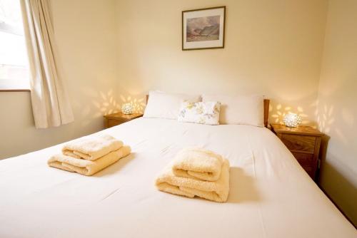 Beckside Cottage Coniston - Tap to explore photos