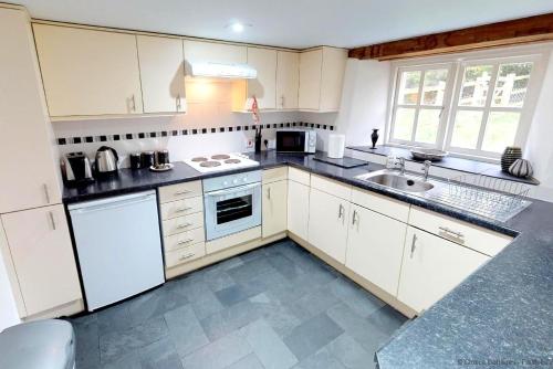 Viesnīcas āriene, BUCKLAND BREWER COB BARN 2 Bedrooms in Īstputforda