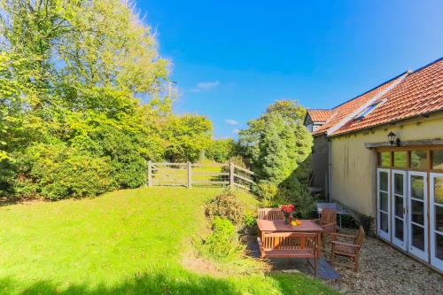 Viesnīcas āriene, BUCKLAND BREWER COB BARN 2 Bedrooms in Īstputforda