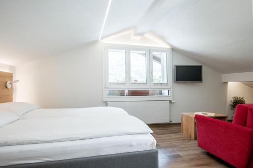 2 twin beds, 1 sofa bed