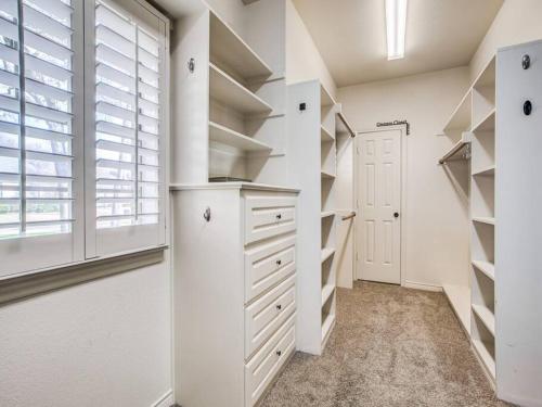 Executive home w/Study + pool near Lake in Rockwall, USA