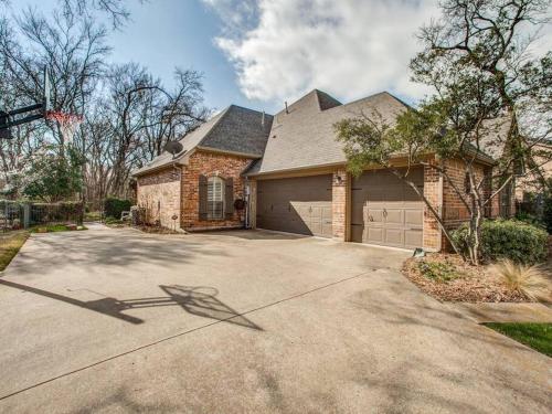 Executive home w/Study + pool near Lake in Rockwall, USA