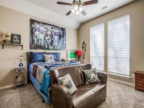 Executive home w/Study + pool near Lake in Rockwall, USA