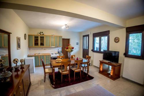 . Mountain house Lailias