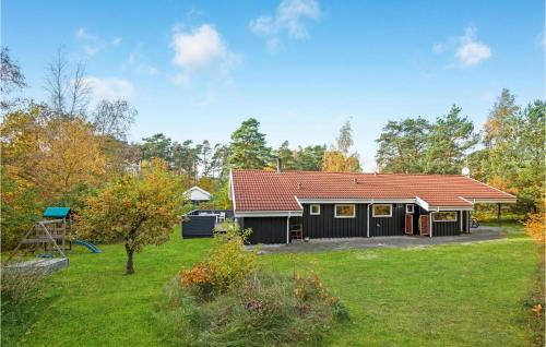 4 Bedroom Nice Home In Aakirkeby