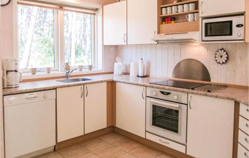 Kitchen, 3 Bedroom Gorgeous Home In Nexø in Snogebaek