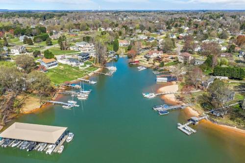 Cozy Lake Home - Jacuzzi King Bed Marina Access