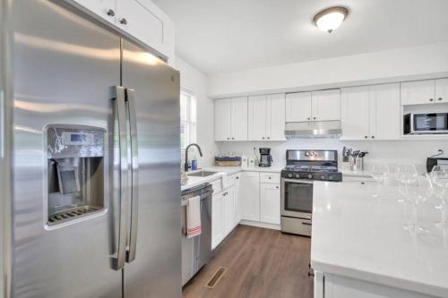 Cozy 4bedroom Bungalow in Davidson Sleeps 10 in Davidson, USA
