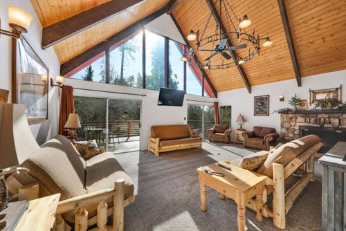 Silver Pines Lodge