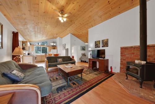 Silver Pines Lodge