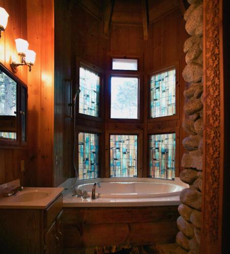 Silver Pines Lodge