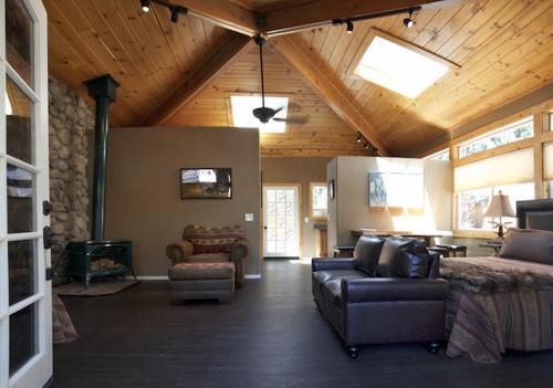 Silver Pines Lodge