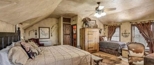 Last Outpost Bandera Ranch House in Bandera, USA