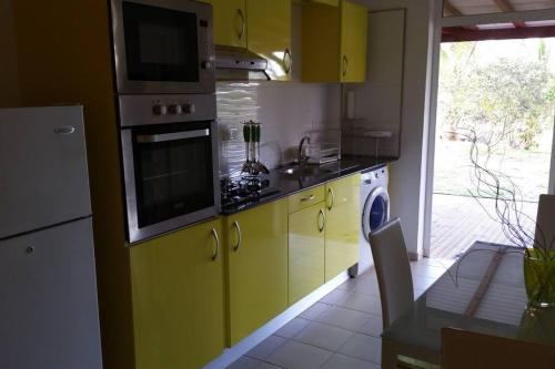 SAINTE-ANNE, LOCATION T2 SUN HOLLIDAYS in Sainte-Anne