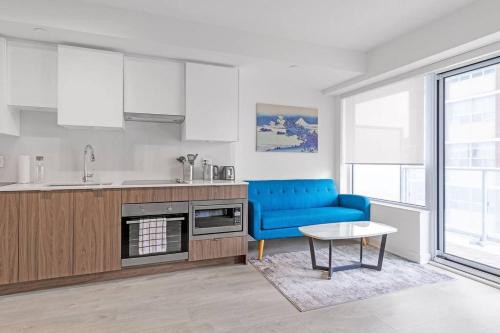 Central 2-Bed 2-Bath Condo Yonge/Eglinton Subway
