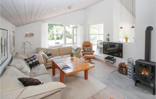  Nice Home In Samsø With Wifi in Onsbjerg
