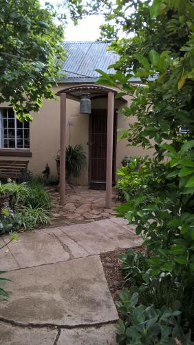 Selah guest cottage...place to pause, breath relax in Bethulie