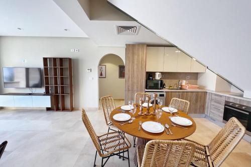 Spectacular & Soaring 2 BDR w Private Rooftop Jacuzzi & Beach Access, Hurghada (Foto 4)