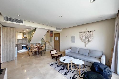 Spectacular & Soaring 2 BDR w Private Rooftop Jacuzzi & Beach Access, Hurghada (Foto 3)