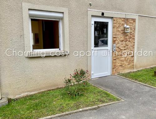 Charming cosy apart with garden free parking in Claye-Souilly