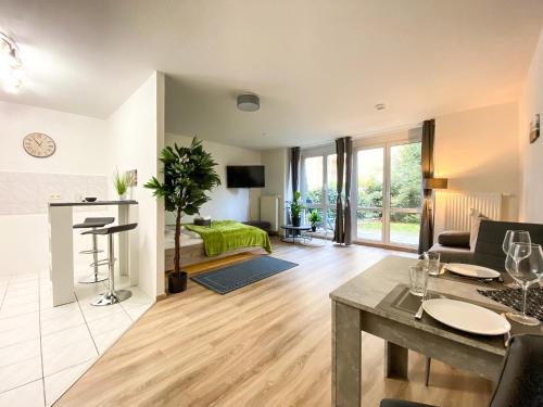 Wohlfühl-Apartment mit kostenfreier Tiefgarage, WiFi & Terrasse, Leipzig (Foto 8)