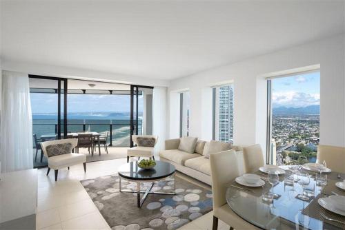 Soul Surfers Paradise 3 Bedroom Beach Apartment Over view