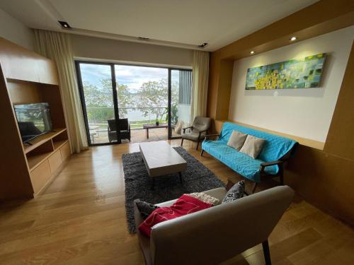 Heaven in the City 2 beachfront condo