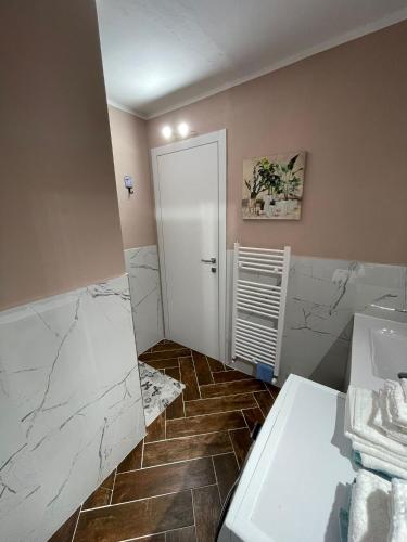 Grange chic Room Type - One-Bedroom Apartment