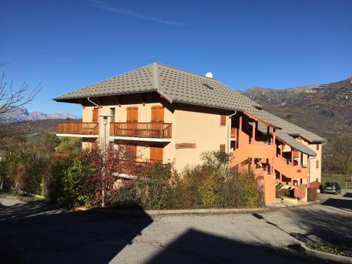 Appartement offrant une magnifique vue des montagnes - Location saisonnière - Saint-Léger-les-Mélèzes