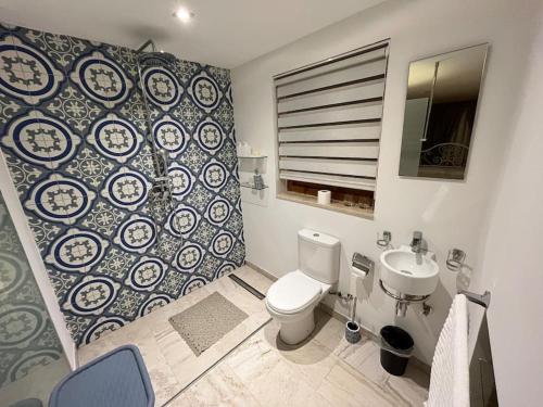 Charming 200 year old cottage with yard 3