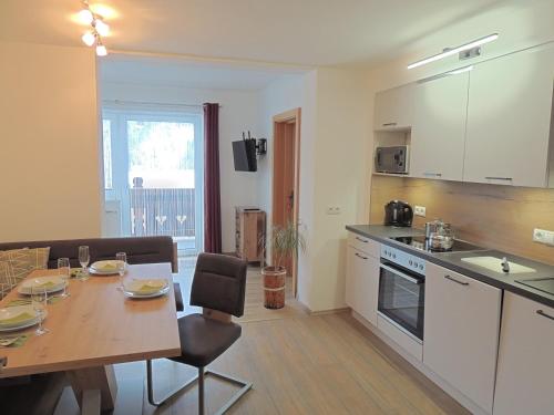 2 bedrooms, 4 beds