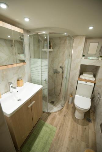 Brand new apartment with hidden garden, Athènes (photo 9)