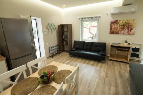 Brand new apartment with hidden garden, Athènes (photo 3)