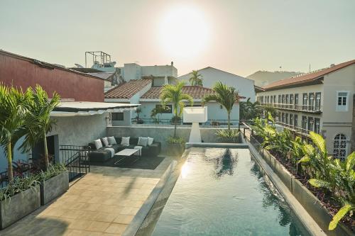 Apartment with Pool View  image 5
