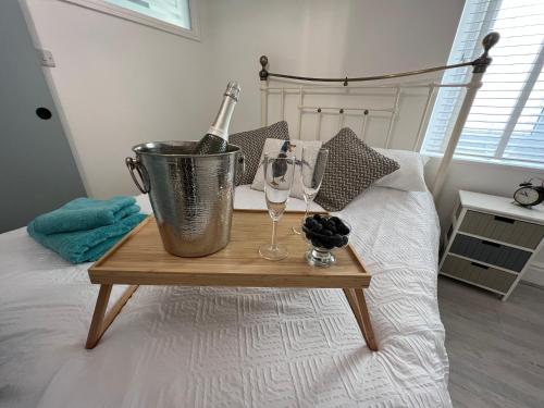 Large Three bed Two bathroom flat in Central Torquay Room Type - Three-Bedroom Apartment Large Three bed Two bathroom flat in Central Torquay Room Type - Three-Bedroom Apartment