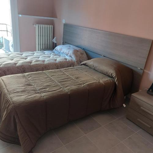 3 twin beds