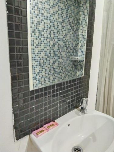Bathroom, SMART Dream Inn near Soekarno-Hatta International Airport