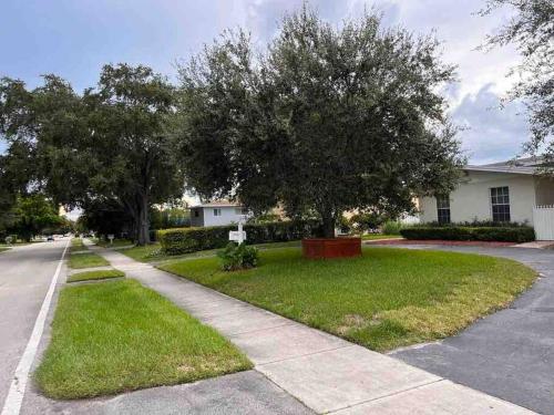 Beautiful home for families: Playground and Pets!