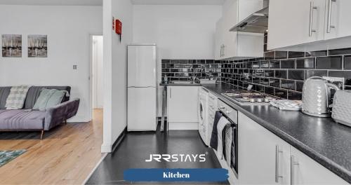 Picture of Cardiff Stylish 2 Bedroom Sleeps 6 Wi-Fi - Jrr Stays