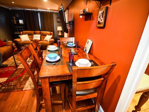 Perfect DTWN 2 Bed Condo with Cali King Bed and Gym in Atlanta, USA
