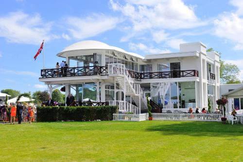 Phyllis Court Club - image 7