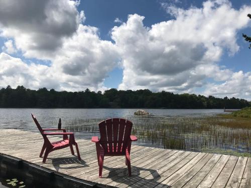 Perfect 3 bedroom waterfront muskoka cottage