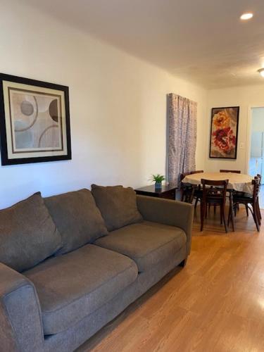 Nice Home in Burbank - image 6
