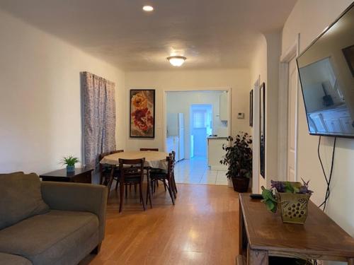 Nice Home in Burbank - main image