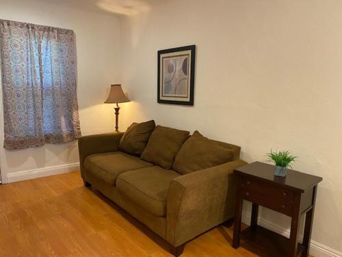 Nice Home in Burbank - image 11