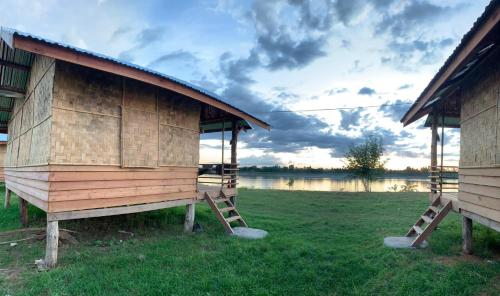 Vera Sunset homestay local experience with lao family in Don Khong